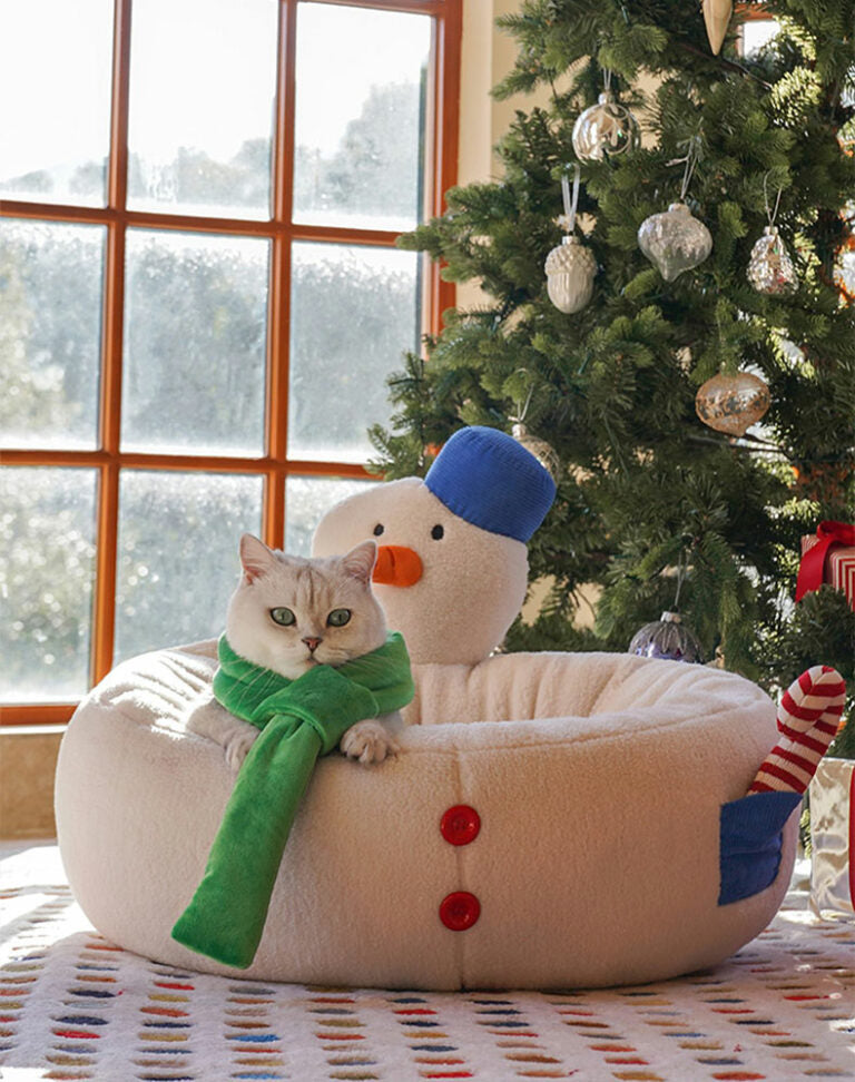Hug Snowman Cat Bed